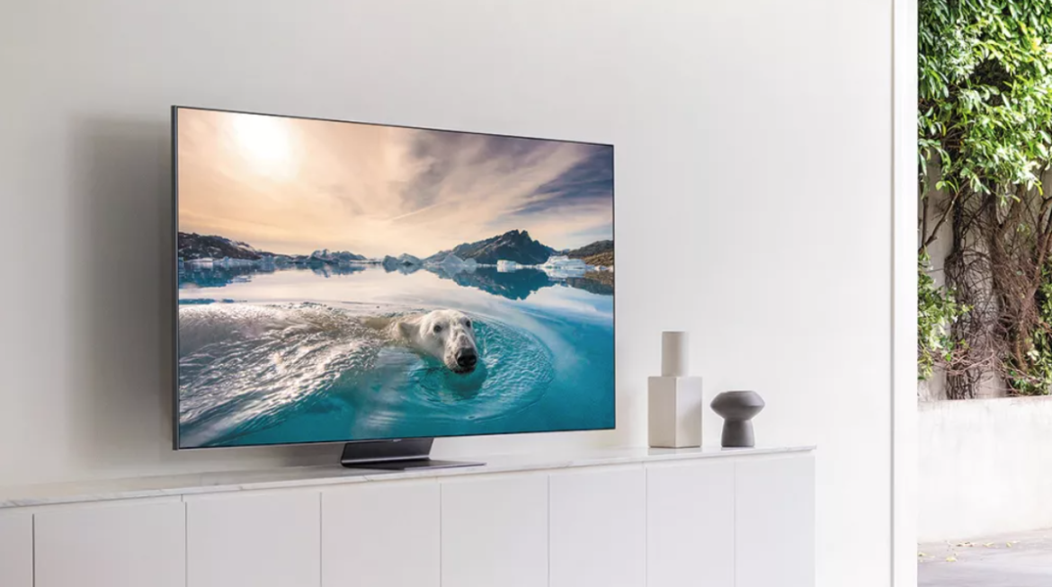 1080p vs 4K TV on TV stand 1080p vs 4K TV on TV stand